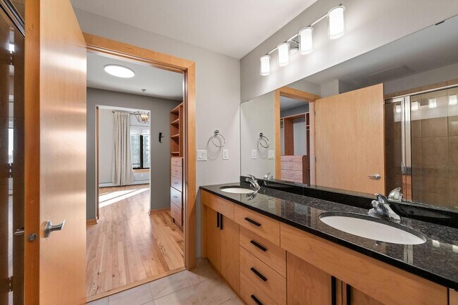 Building Photo - 1120 S 2nd St