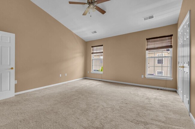 Building Photo - Dream Townhome in Kingstowne – Updated Ele...