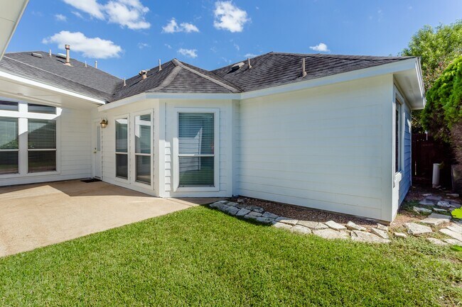 Building Photo - 21915 Rivergate Ct