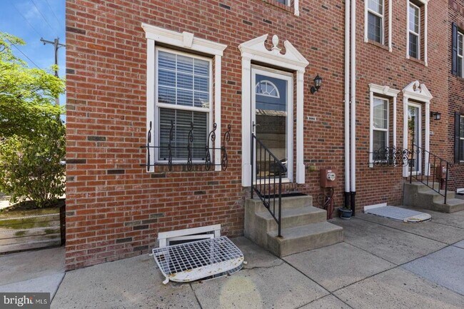 Building Photo - 2683 Edgemont St