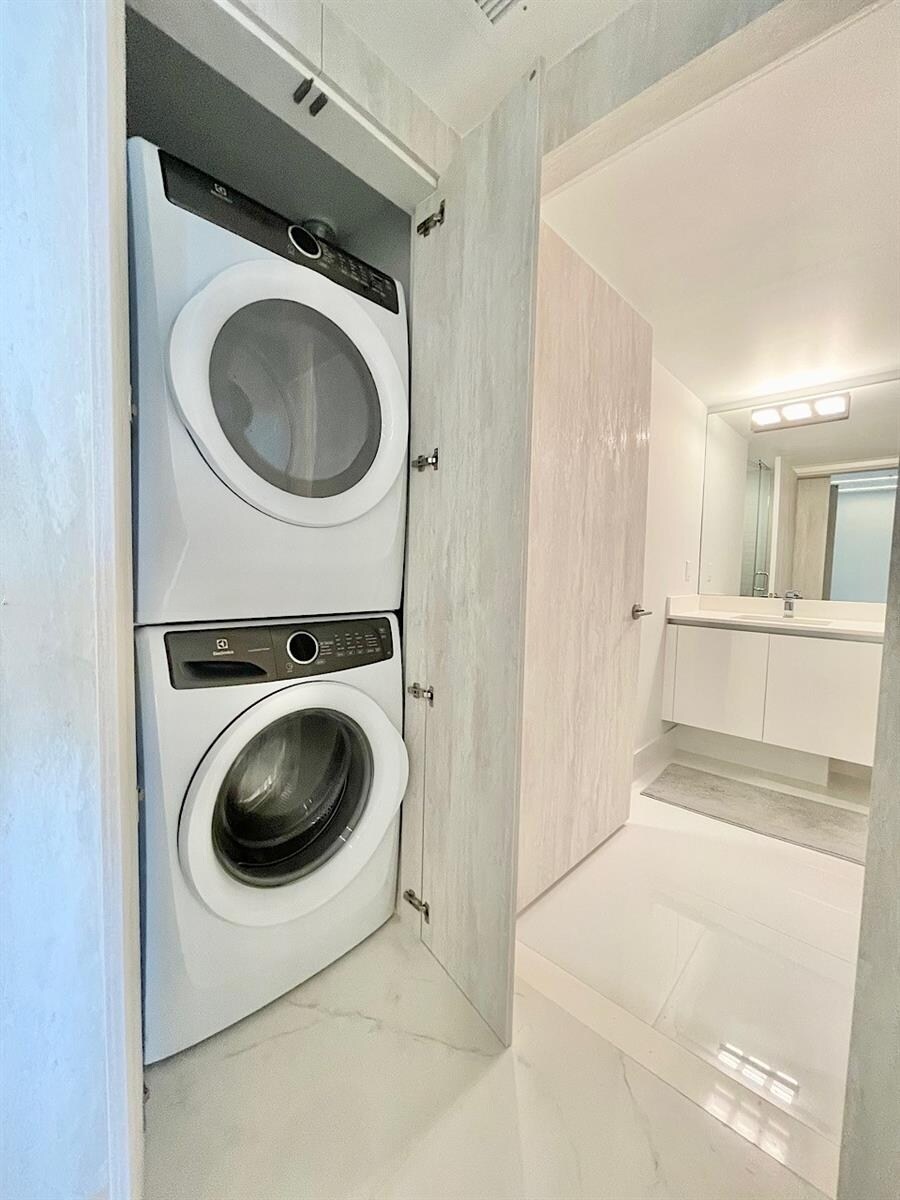 Building Photo - 330 Sunny Isles Blvd