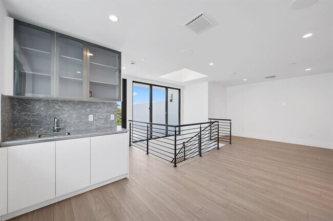 Building Photo - 204 Osceola Park Ln