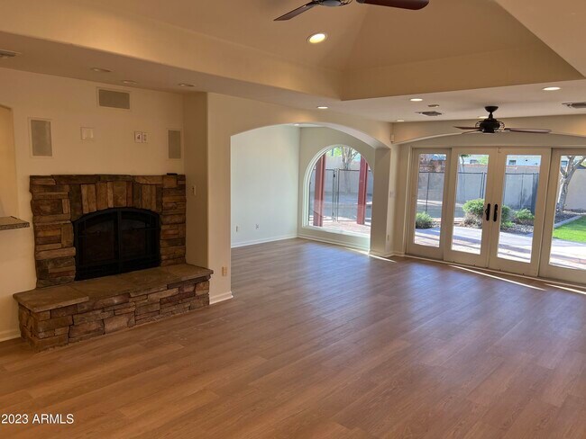 Building Photo - 4420 N 46th Pl