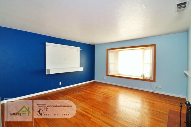 Building Photo - 2202 Canal Dr