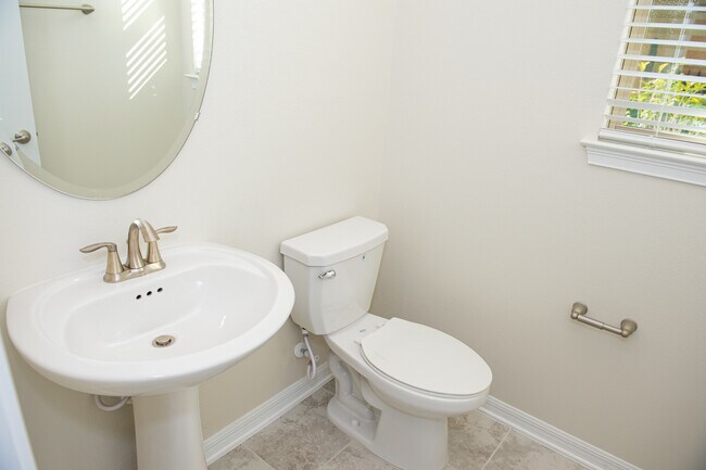 Building Photo - 1547 Bayfront Pk Aly