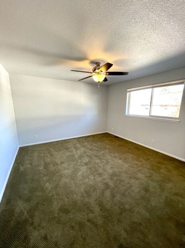 Building Photo - Water/Sewer/Garbage and landscaping included! A/C too!