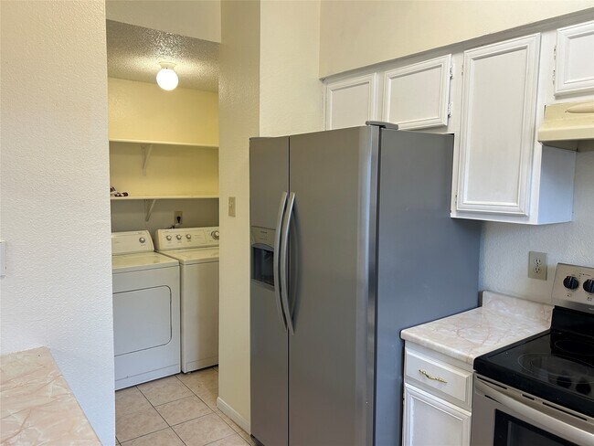 Building Photo - 12500 Brookglade Cir