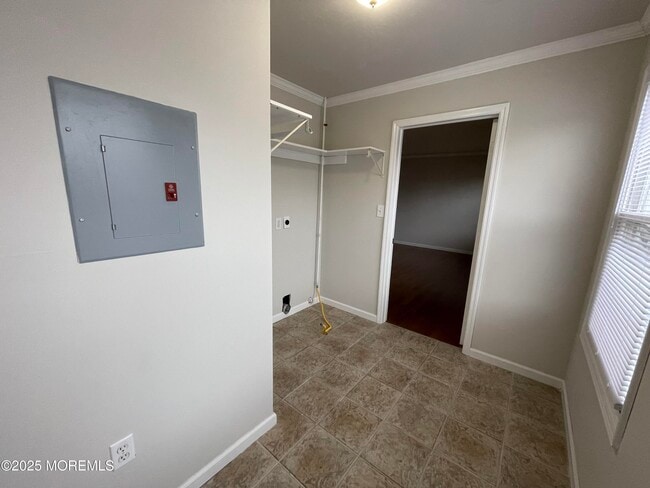 Building Photo - 7 Clinton St