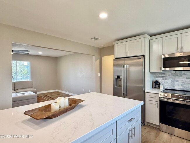 Building Photo - 7216 E Grandview Dr