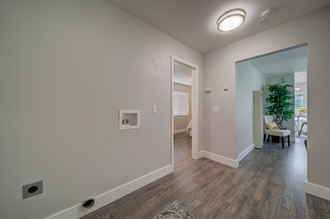 Building Photo - 6 Monte Vista Ct