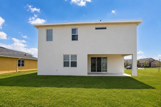 Building Photo - 10976 SW Tessili Wy