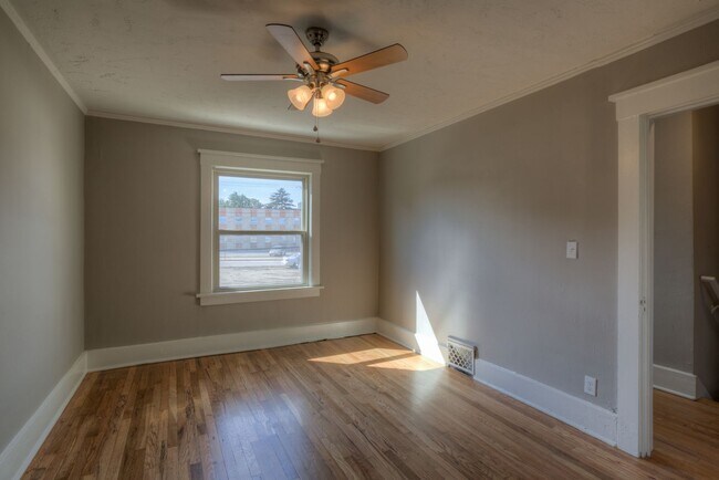 Building Photo - 4-Plex on Farnam