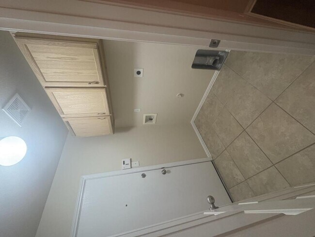 Building Photo - 6101 Shamrock Dr