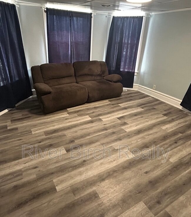 Building Photo - 417 E Cook St