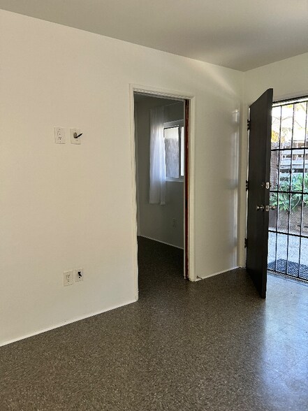Building Photo - 3666 Villa Terrace