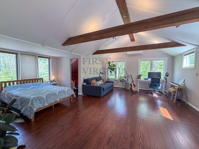 Building Photo - Furnished 4Bedroom/3.5 Bath Home in Ivy