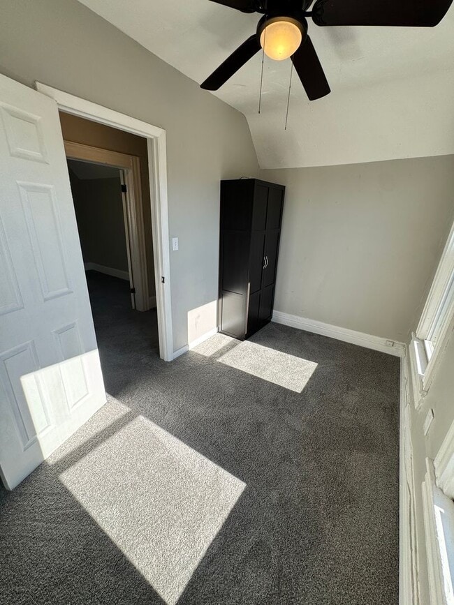 Building Photo - Welcome to this spacious 6-bedroom, 2-bathroom house located in the vibrant city of Cleveland