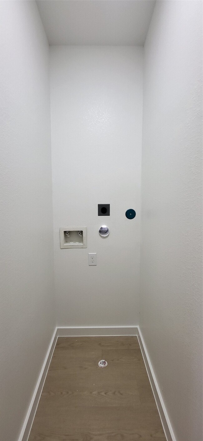 Building Photo - 1033 North Ln