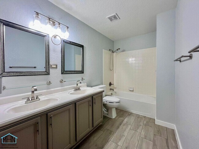 Building Photo - 11205 Forest Pass Ct