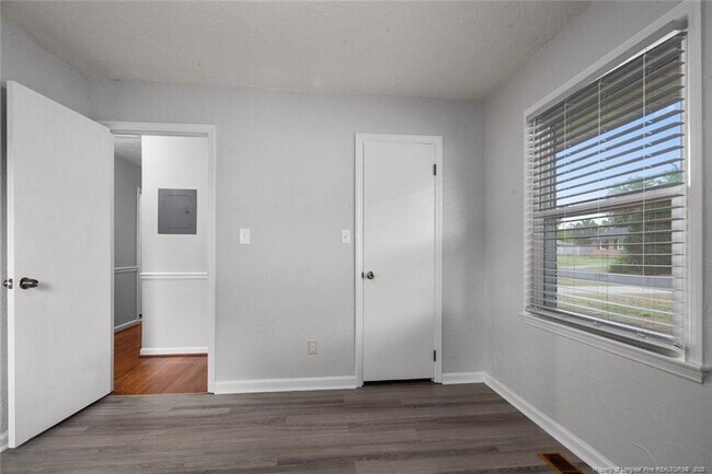 Building Photo - 508 Waterbury Dr