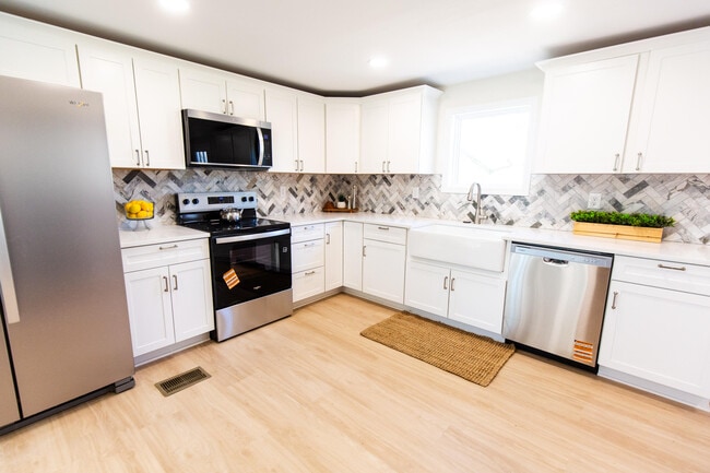 Building Photo - 942 Hawkins - Cummins Rd