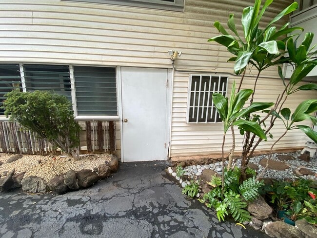 Building Photo - 3715 Sierra Dr