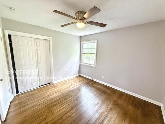 Building Photo - 304 Westwood Dr