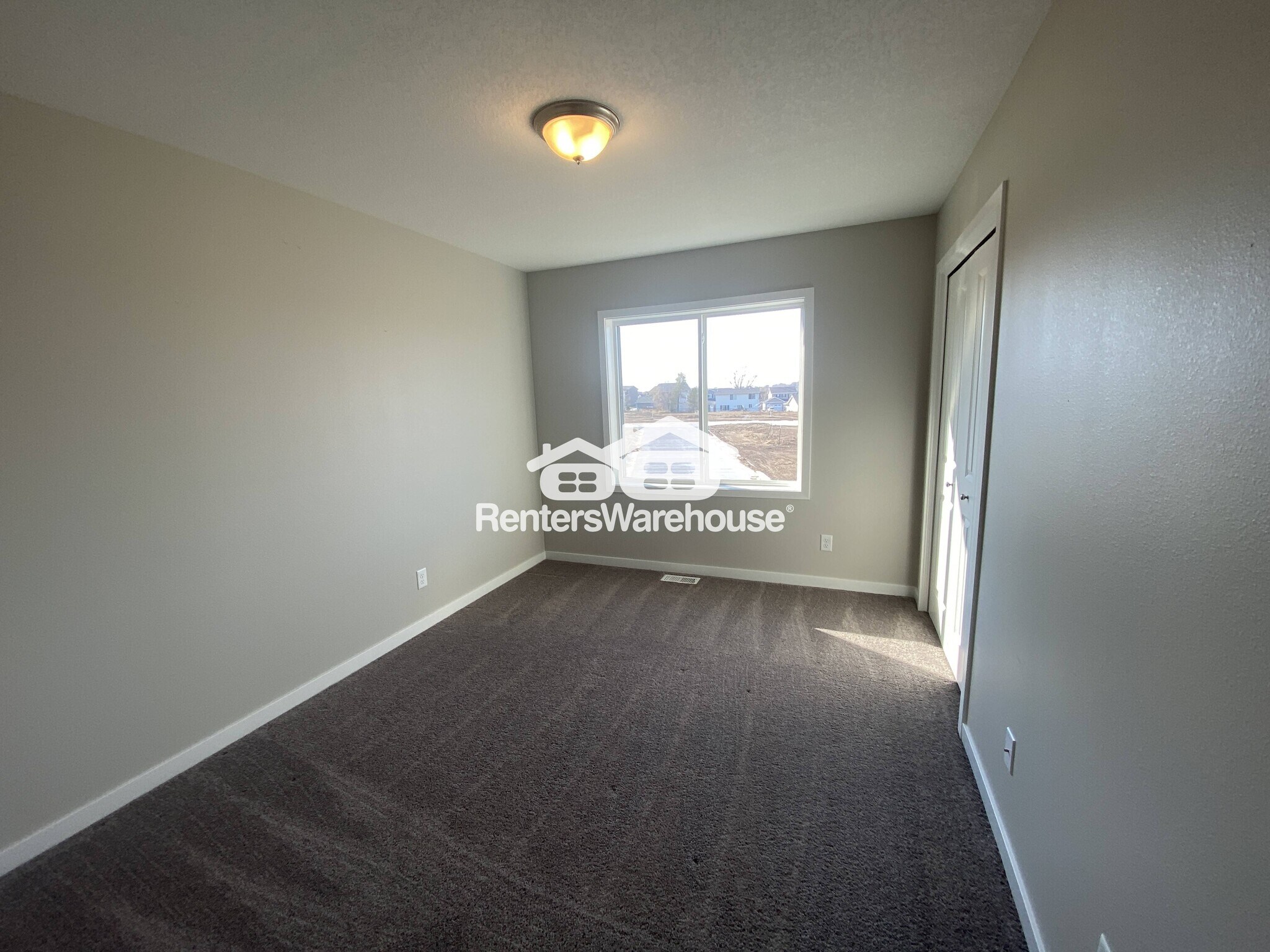 Building Photo - 7000 Lake Hill Dr