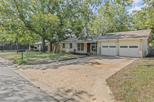 Building Photo - 3205 Whites Dr