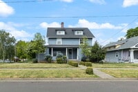 Building Photo - 2 Bedroom 2 Bathroom on College Street!