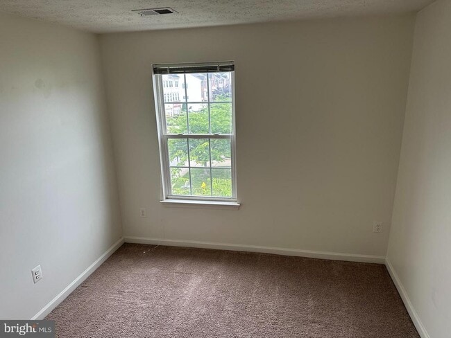 Building Photo - 7216 Mockingbird Cir