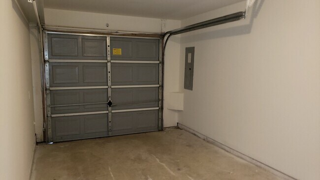 Building Photo - 14 Bridle Path