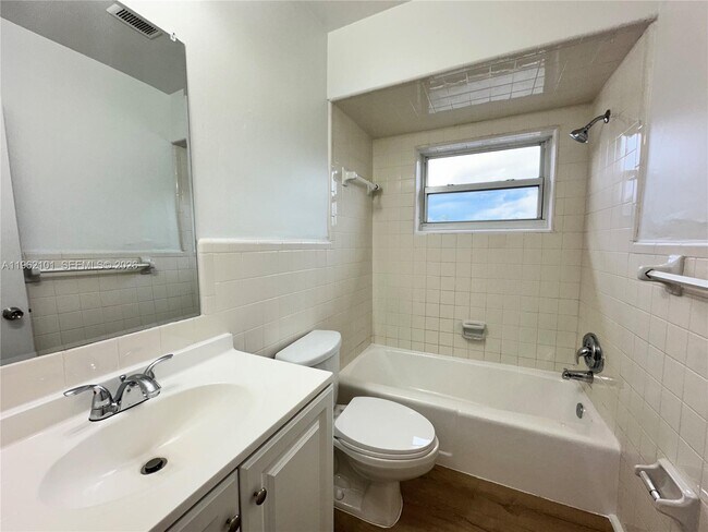 Building Photo - 2822 Van Buren St