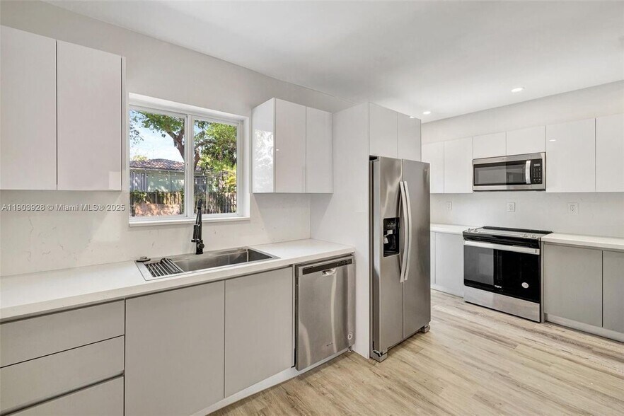 Building Photo - 843 SW 20th St