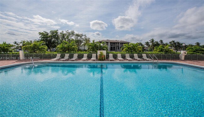 Building Photo - 401 Golden Isles Dr