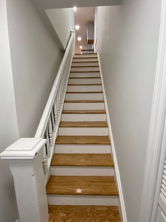 Building Photo - 215 Borden Ave