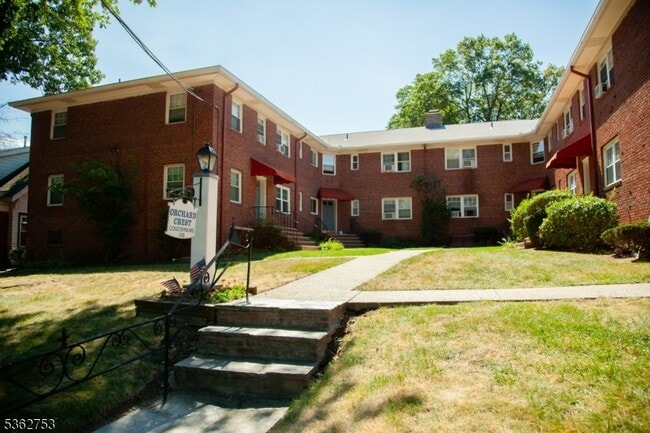 Primary Photo - 152 Belleville Ave