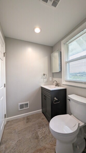 Building Photo - 2903 Homehurst Ave