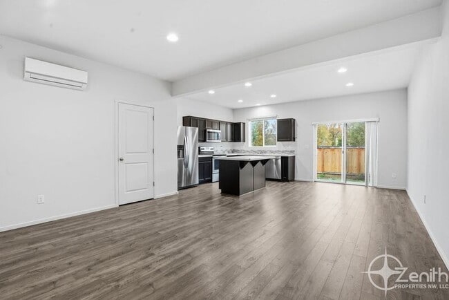 Building Photo - 11726 NE 23rd St