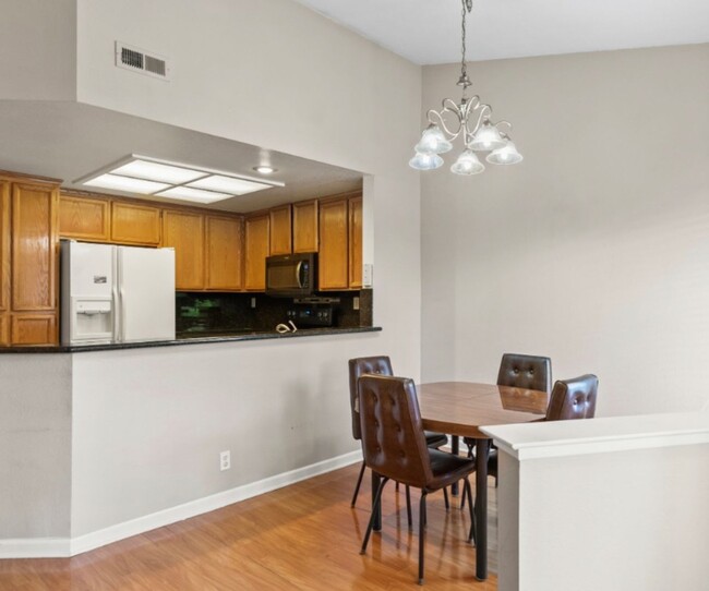 Building Photo - Stunning upstairs condo unit for rent in B...