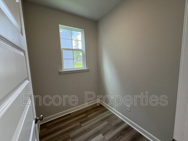 Building Photo - 284 White Oak Gdn Wy