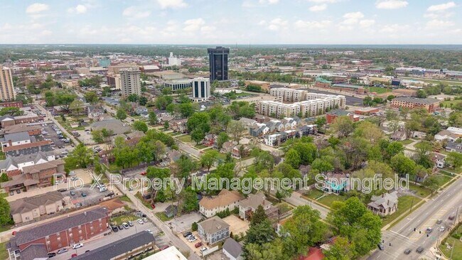Building Photo - 1147 E Elm St