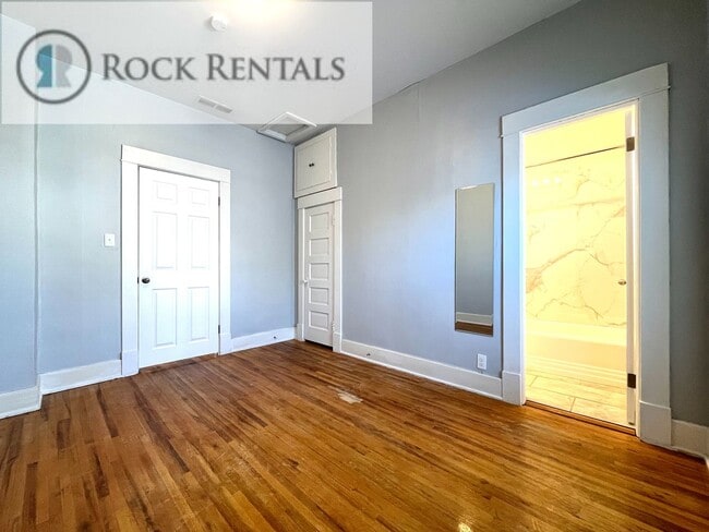 Building Photo - 3 Bed 1 Bath with Car Port