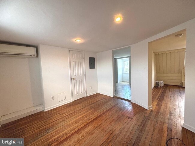 Building Photo - 805 Brooks Ln