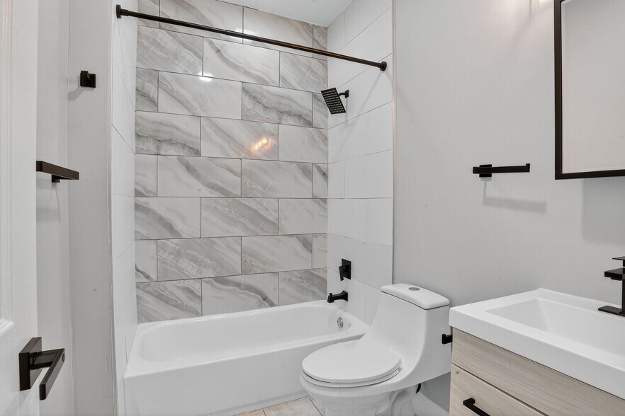 Building Photo - 1108 S Carey St