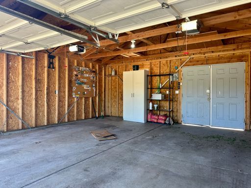 Building Photo - 3 Bedroom 2 Full Bath Renovated Single Fam...