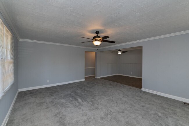 Building Photo - $1,250 - 3 bed/1 bath single-family home f...