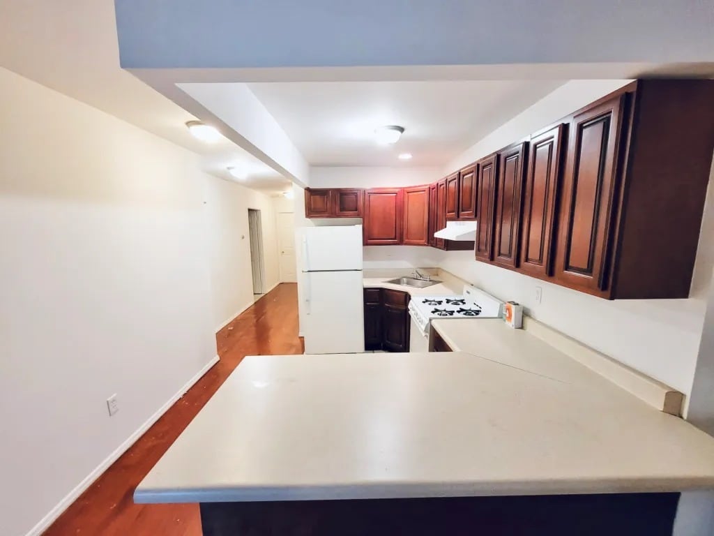 Building Photo - Furnished room/NOT APARTMENT