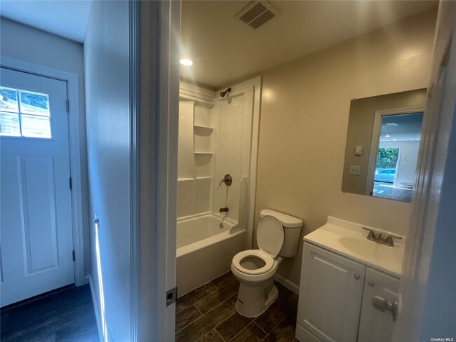 Building Photo - 94 Huguenot Dr