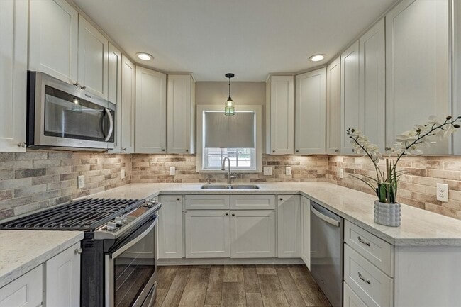 Building Photo - 711 Granberry St